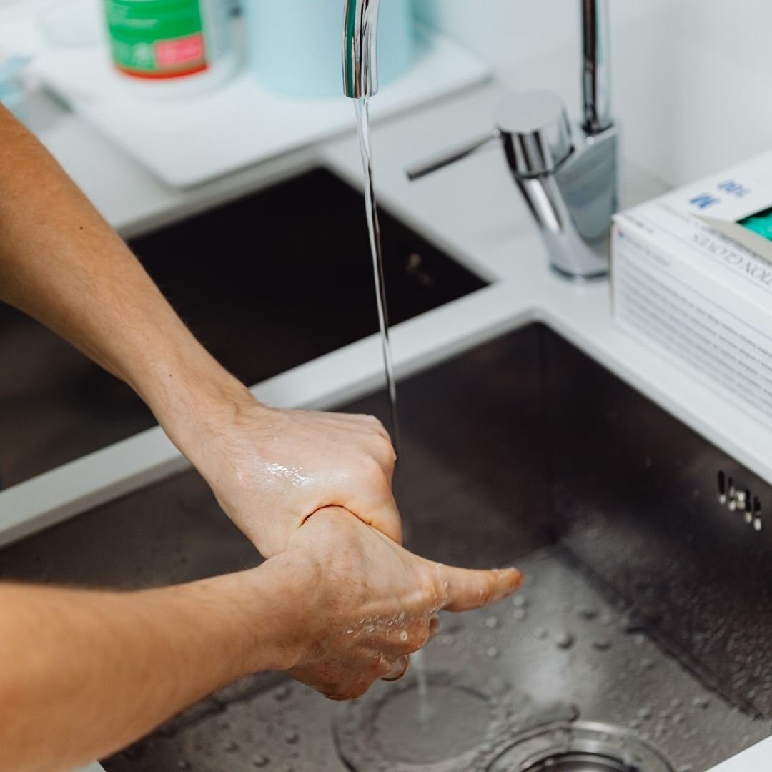 🧽 Sparkling Clean Secrets: How to Scrub Your Sink Like a Pro